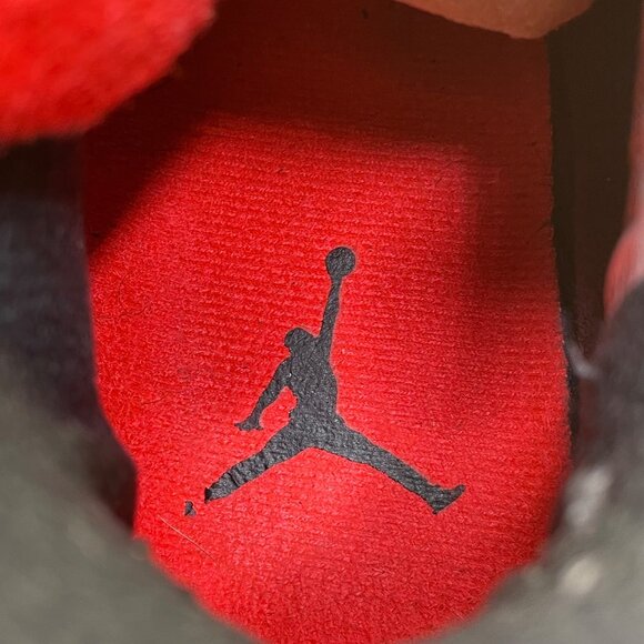 Air Jordan Men\'s Gray & Red Nubuck Retro 4 GS \
